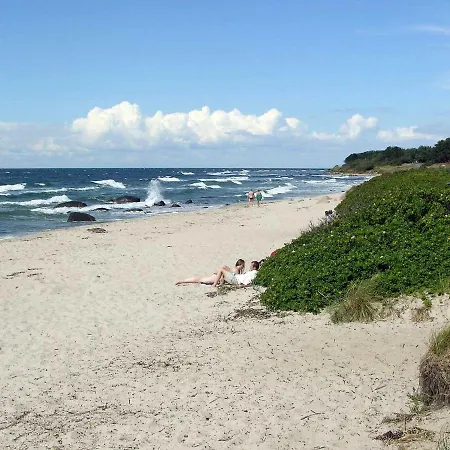 Two-bedroom Holiday In Ronne 2 *