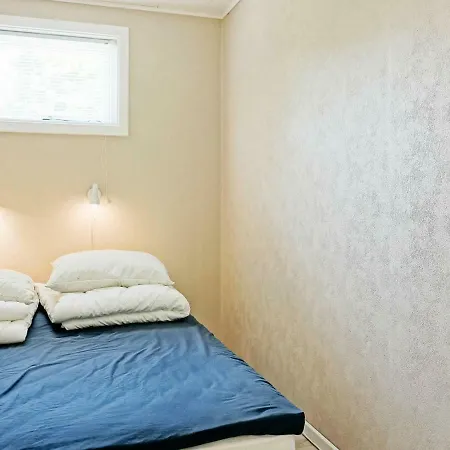 Two-bedroom Holiday In Ronne 2