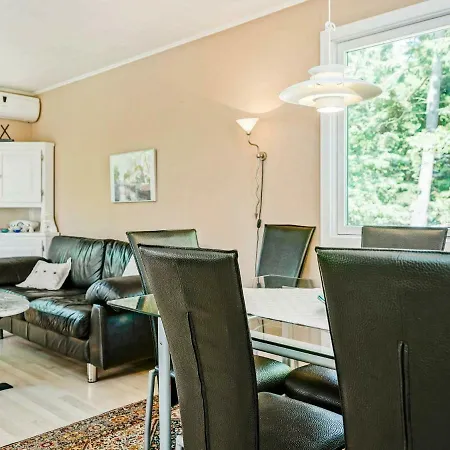Two-bedroom Holiday In Ronne 2 *
